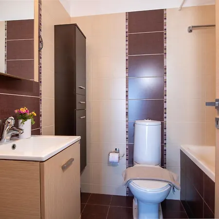 Ashlin Seaside Luxury